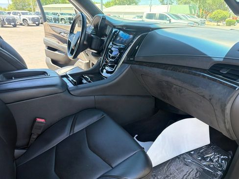 Used 2015 Cadillac Escalade Platinum AWD/4WD image 28