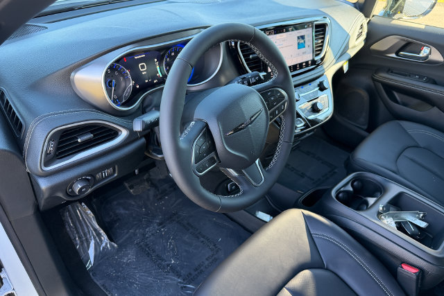 New 2026 Chrysler Pacifica Select AWD/4WD image 11