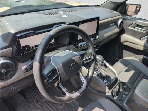 Used 2024 Chevrolet Colorado ZR2 w/ Technology Package AWD/4WD image 8