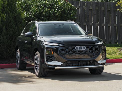Certified 2026 Audi Q3 quattro 2.0T AWD/4WD image 2