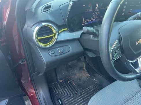 Used 2024 Chevrolet Trax LT w/ LT Convenience Package image 23