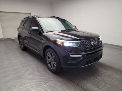 Used 2022 Ford Explorer XLT w/ Equipment Group 202A AWD/4WD image 13