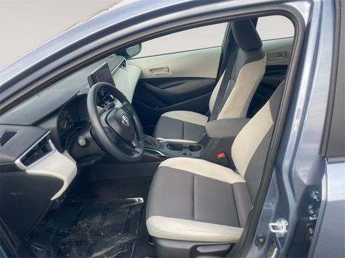 Used 2025 Toyota Corolla LE image 9