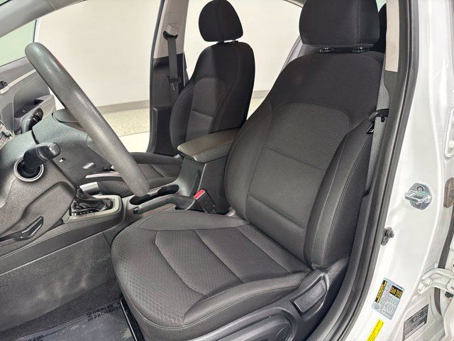 Used 2020 Hyundai Elantra SE w/ Cargo Package (C1) FWD image 12