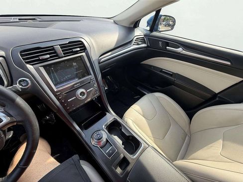Used 2018 Ford Fusion Titanium AWD/4WD image 18