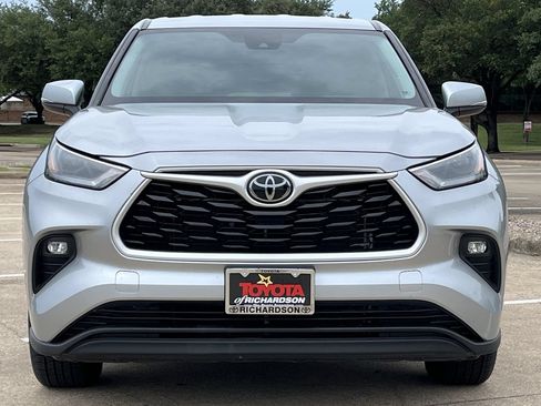 Used 2024 Toyota Highlander LE FWD image 7