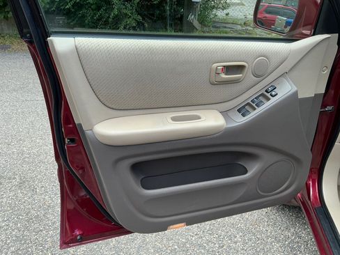 Used 2005 Toyota Highlander 4WD V6 w/ Appearance Pkg image 14