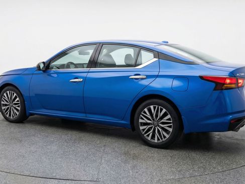 Used 2025 Nissan Altima 2.5 SV image 6