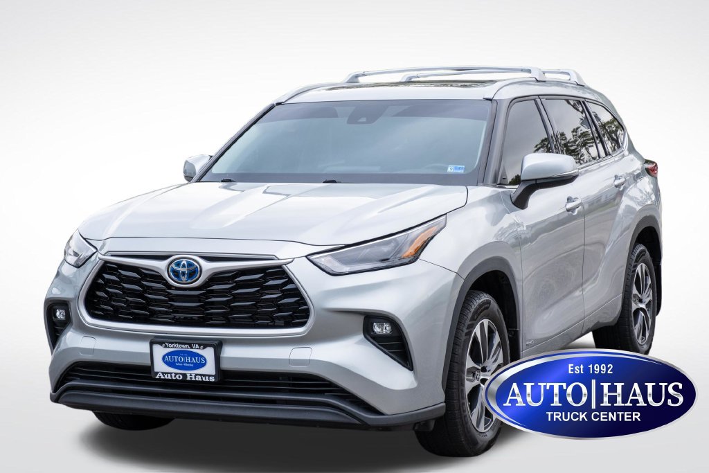 Used 2022 Toyota Highlander XLE AWD/4WD image 1