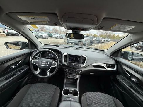 Used 2024 GMC Terrain SLE AWD/4WD image 26