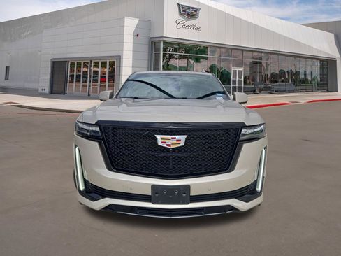 Used 2022 Cadillac Escalade Sport Platinum w/ Heavy-Duty Trailer Package AWD/4WD image 2