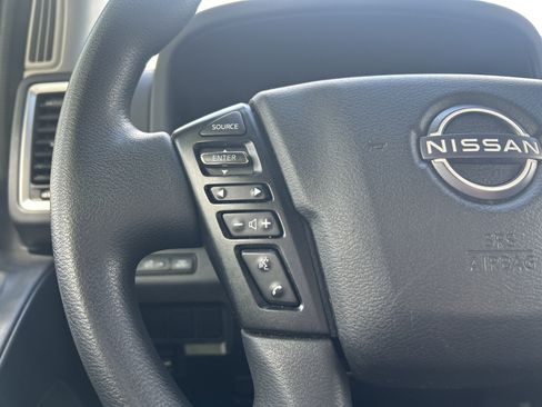 Used 2022 Nissan Frontier SV AWD/4WD image 18
