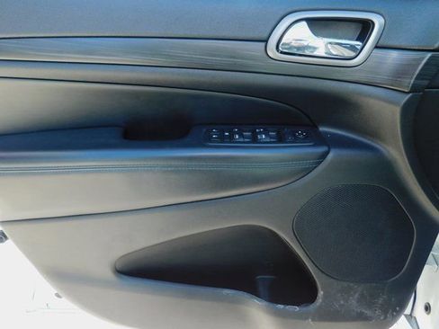 Used 2019 Jeep Grand Cherokee Laredo image 13