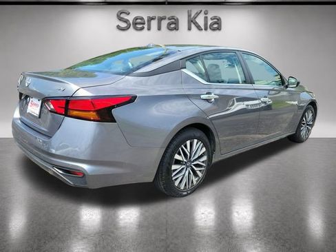 Used 2024 Nissan Altima 2.5 SV FWD image 5