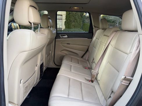 Used 2014 Jeep Grand Cherokee Limited w/ Luxury Group II image 26