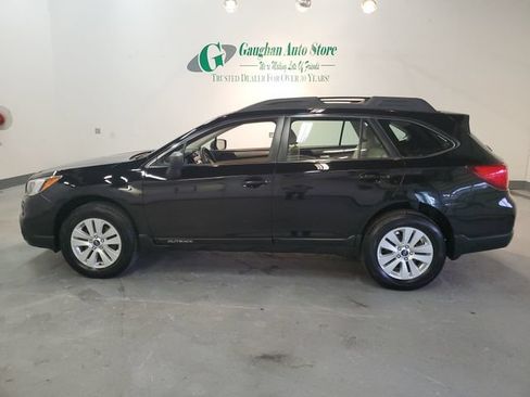 Used 2017 Subaru Outback 2.5i AWD/4WD image 3