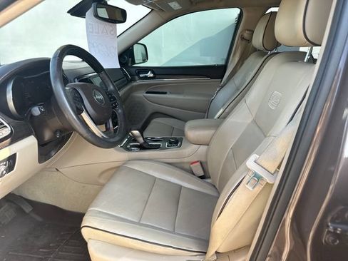 Used 2020 Jeep Grand Cherokee Overland AWD/4WD image 8