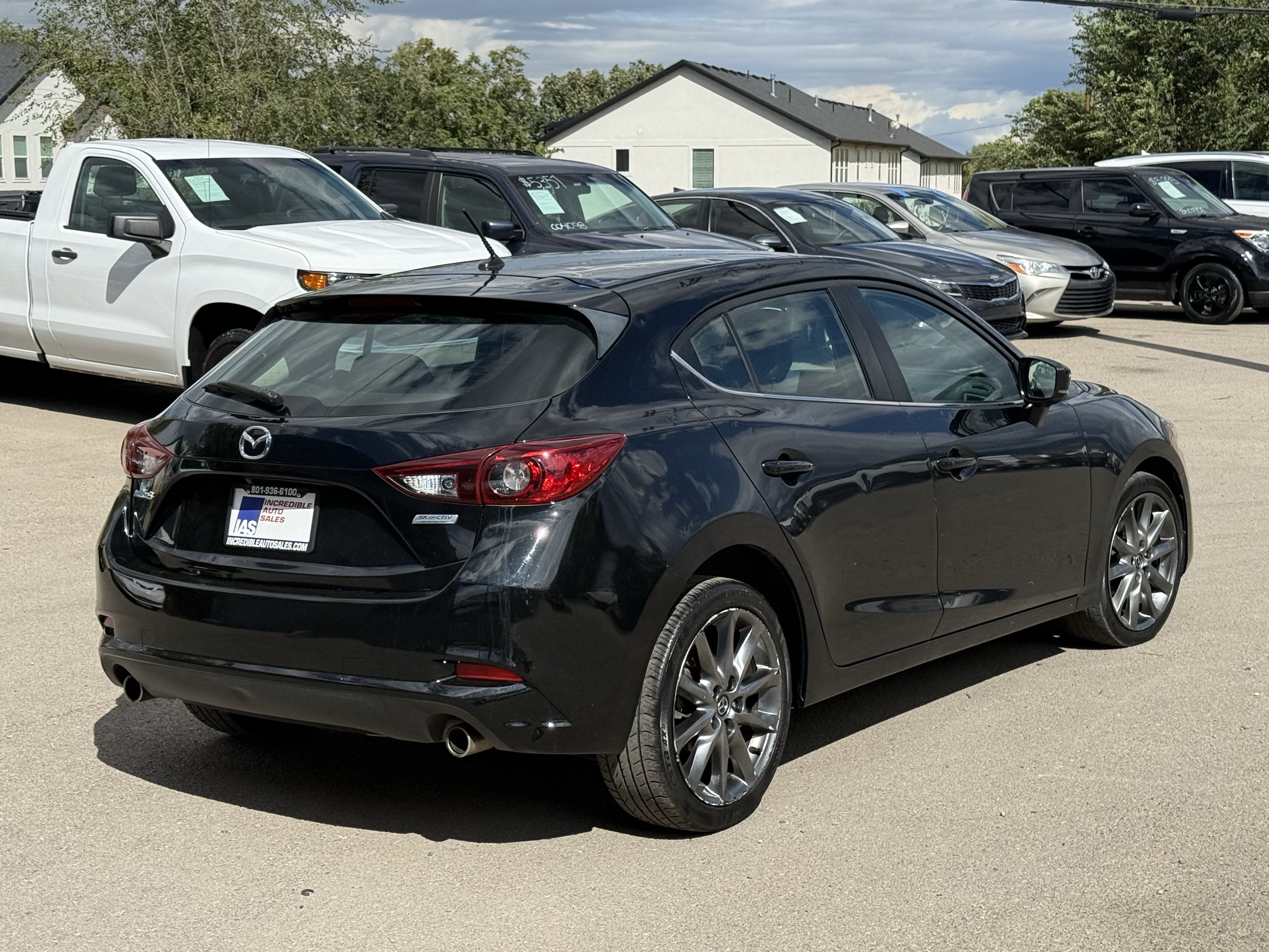 Used 2018 MAZDA MAZDA3 Touring FWD image 4