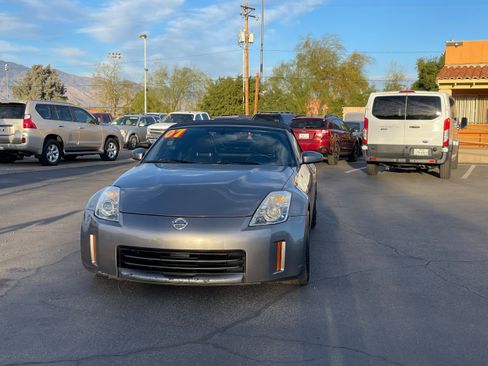 Used 2007 Nissan 350Z Touring image 8