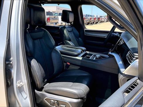 Used 2023 Jeep Wagoneer 2WD w/ Convenience Group I image 7