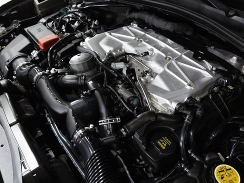 Used 2023 Jaguar F-PACE SVR image 31