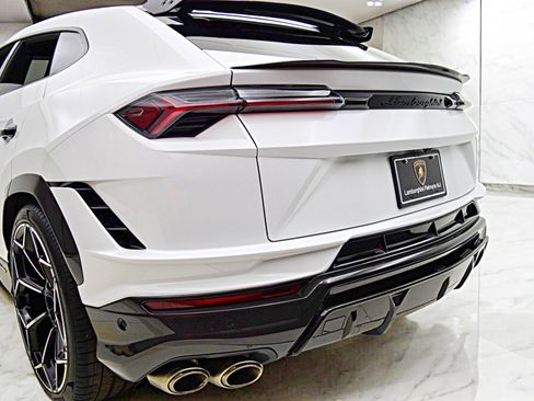 Used 2024 Lamborghini Urus Performante image 19