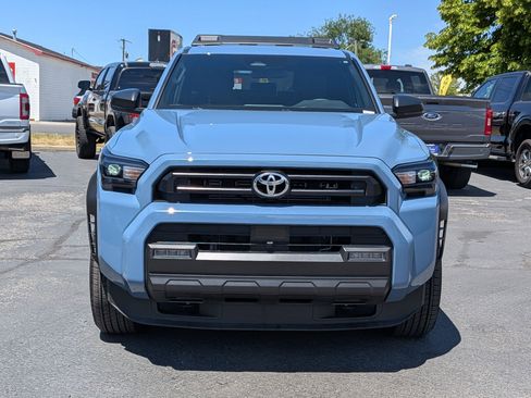 Used 2025 Toyota 4Runner SR5 AWD/4WD image 12