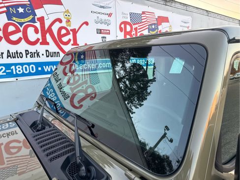 Used 2025 Jeep Gladiator Sport image 14