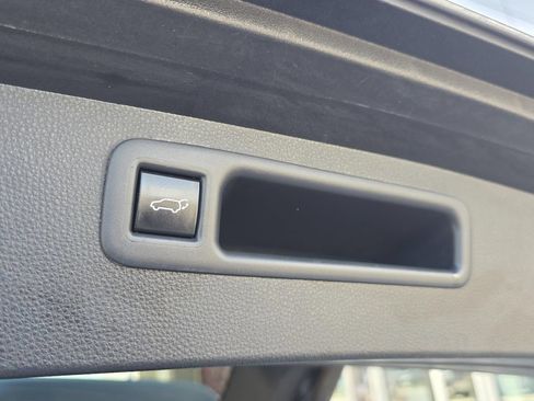 Used 2022 Toyota Highlander XLE FWD image 15