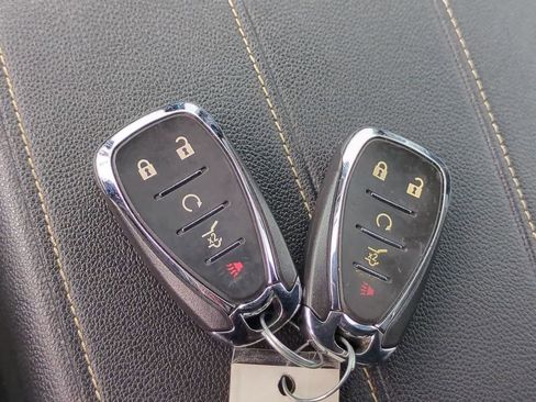Used 2023 Chevrolet Traverse LT AWD/4WD image 35