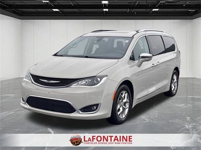 Used 2019 Chrysler Pacifica Limited w/ 8-pass Seating Package