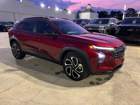 Used 2024 Chevrolet Trax RS w/ Sunroof Package image 11