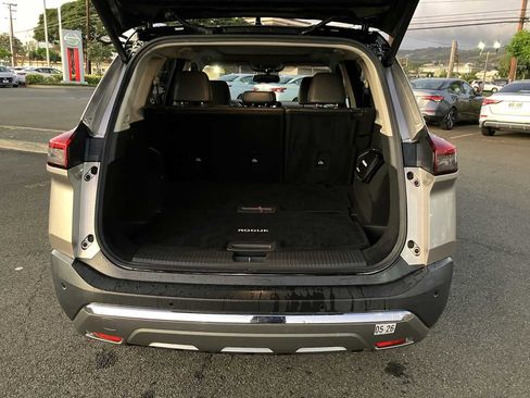 Used 2021 Nissan Rogue Platinum image 11