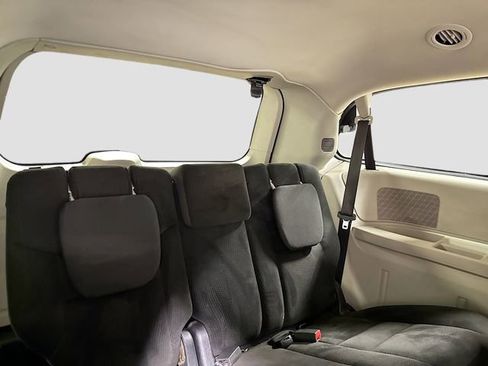 Used 2019 Dodge Grand Caravan SE image 22
