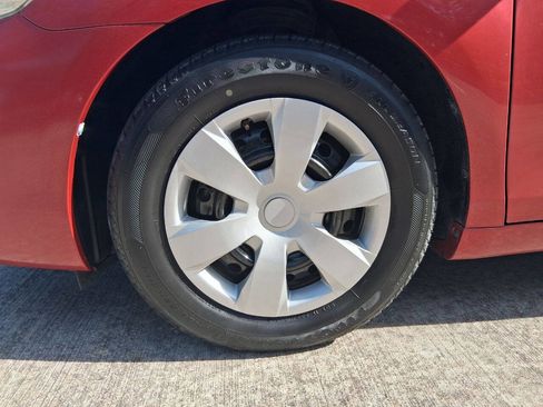 Used 2011 Toyota Camry LE image 27