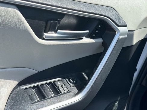 Used 2023 Toyota RAV4 XLE Premium image 18