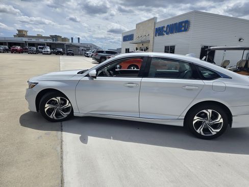 Used 2020 Honda Accord EX image 4