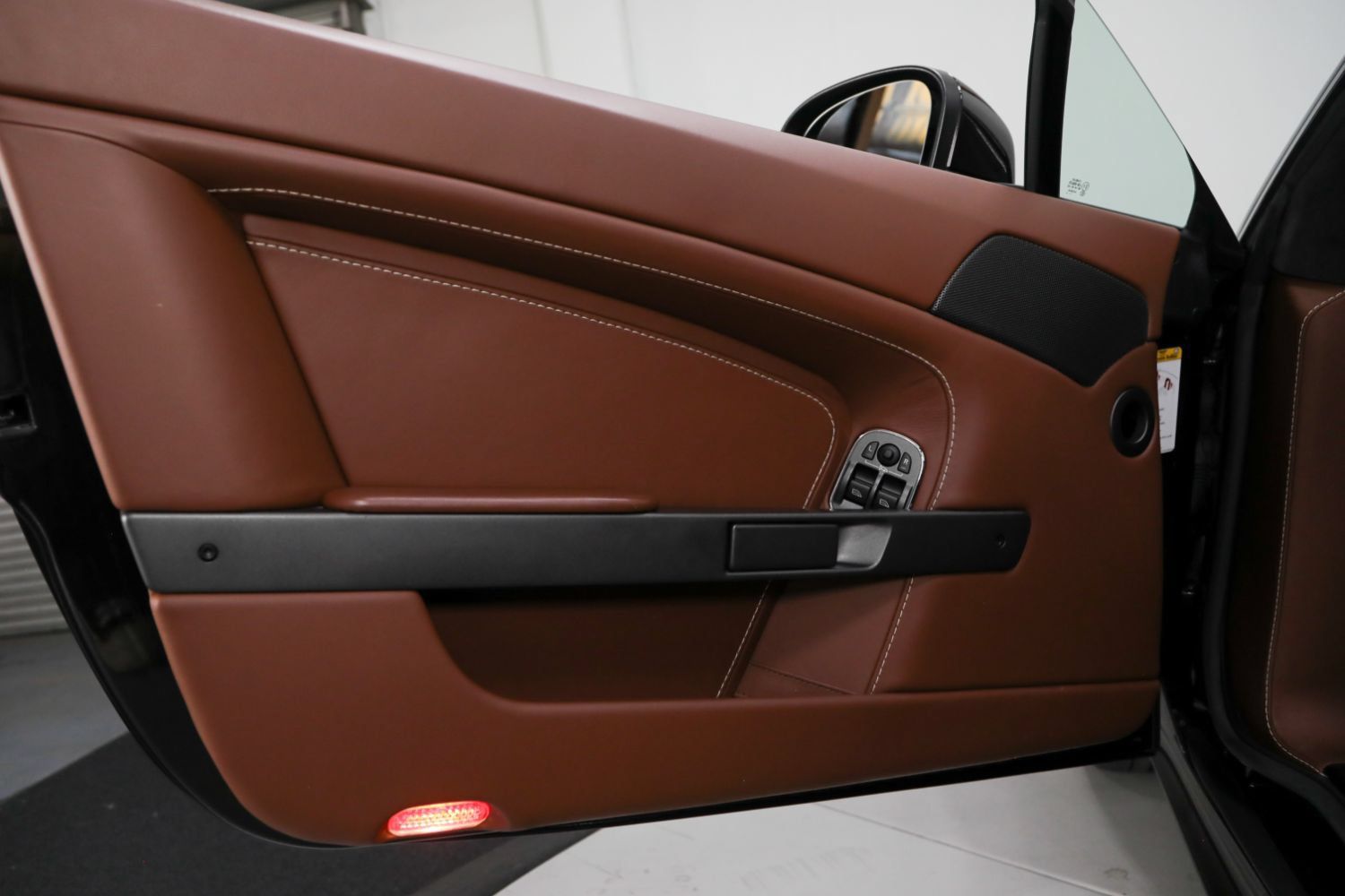Used 2012 Aston Martin V8 Vantage N420 RWD image 49
