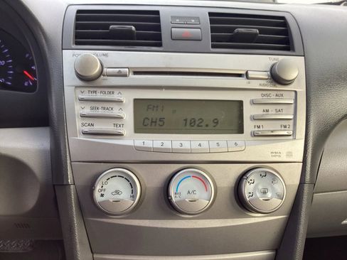 Used 2010 Toyota Camry image 25