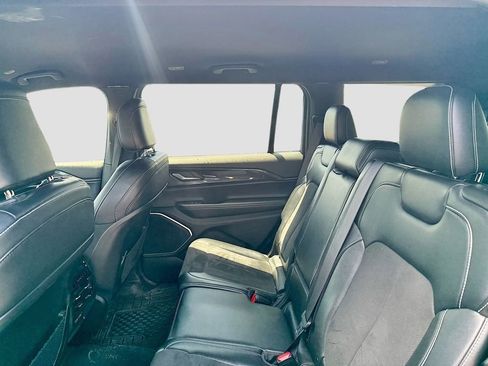 Used 2022 Jeep Grand Cherokee L Laredo image 21