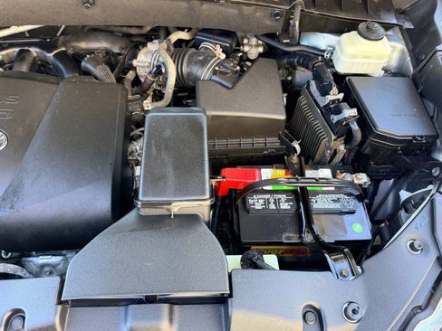 Used 2019 Toyota Highlander LE AWD/4WD image 13