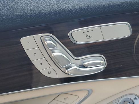 Used 2021 Mercedes-Benz GLC 300 image 29