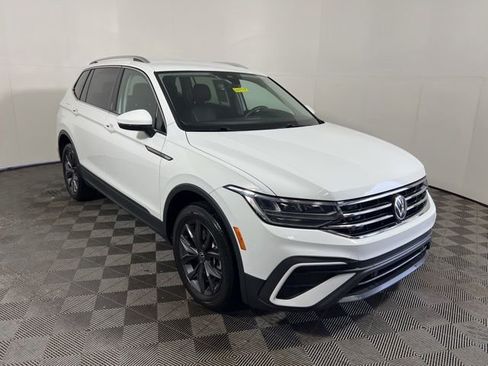 Used 2022 Volkswagen Tiguan SE AWD/4WD image 1