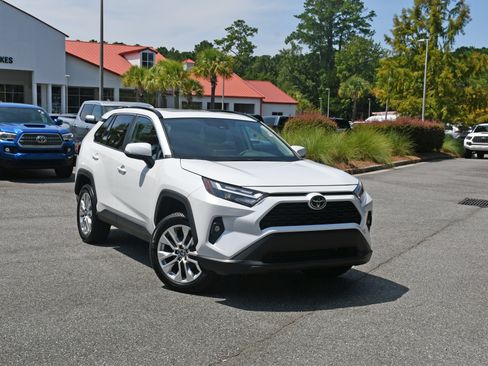 Used 2025 Toyota RAV4 XLE Premium FWD image 6