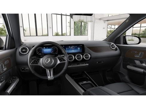New 2026 Mercedes-Benz GLA 250 4MATIC image 3