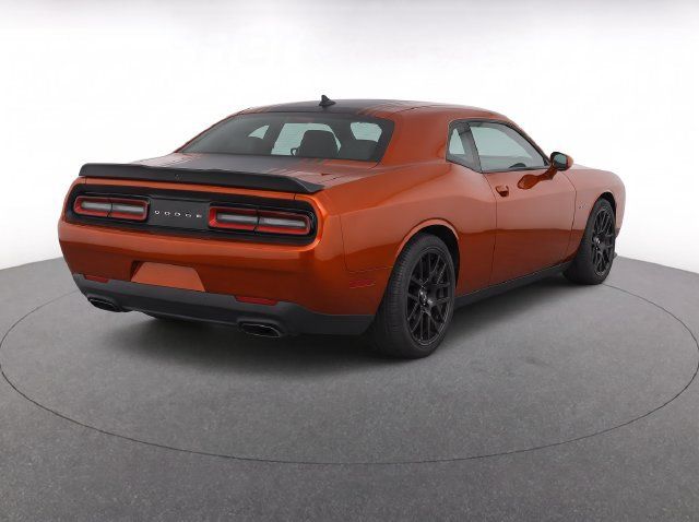 Used 2016 Dodge Challenger R/T RWD image 3