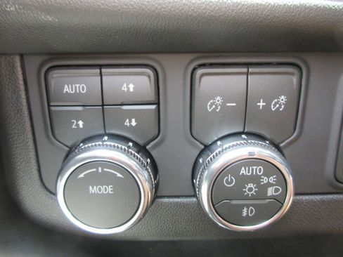 New 2026 GMC Yukon XL Elevation w/ Elevation Premium Package AWD/4WD image 17