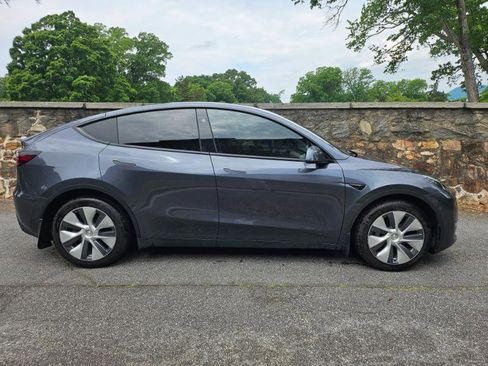 Used 2023 Tesla Model Y Long Range AWD/4WD image 10