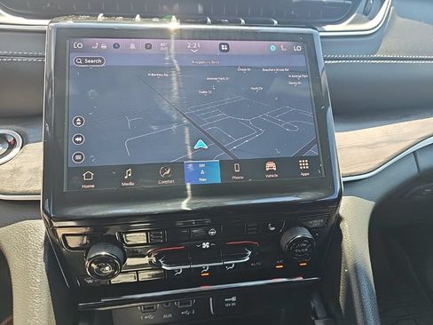 Certified 2025 Jeep Grand Cherokee Limited AWD/4WD image 35