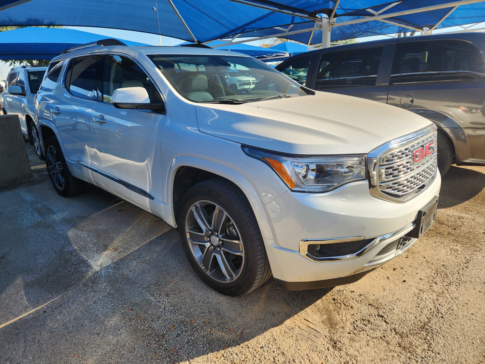 Used 2019 GMC Acadia Denali w/ Technology Package FWD image 1